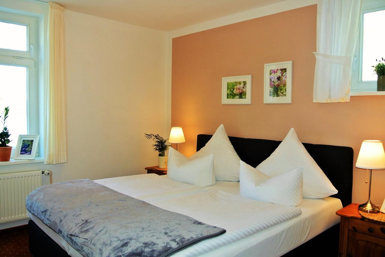Seehotel Lindenhof Люхен Екстериор снимка